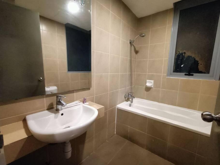 Taragon Service Apartment Kuala Lumpur Exterior photo